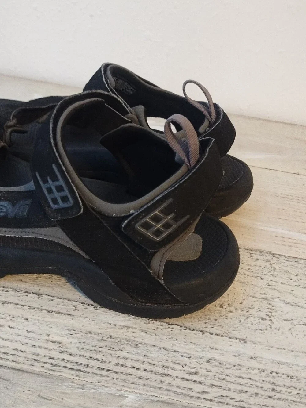 Teva Minam Water Sport Sandals Mens U.S.A Size 8 Black Waterproof